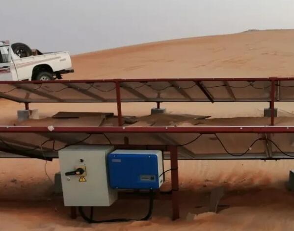 Die VAE erfolgreich ein Wüstenhybridsystem installiert, das das Pumpen und die Energieversorgung unterstützen kann