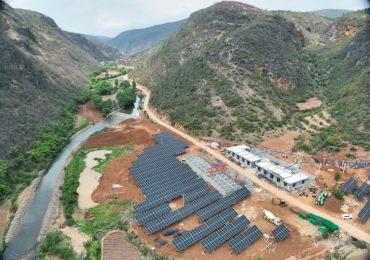 Das Photovoltaik-Wasserpumpenprojekt Xiaojiang in der Stadt Xuanwei in der Provinz Yunnan wurde Anfang Mai erfolgreich getestet und leitet Wasser ab.